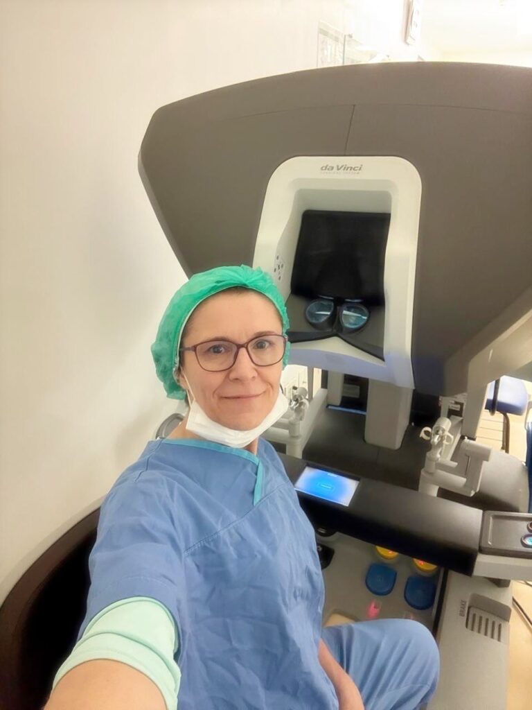 Diferença entre cirurgia laparoscópica e robótica em crianças